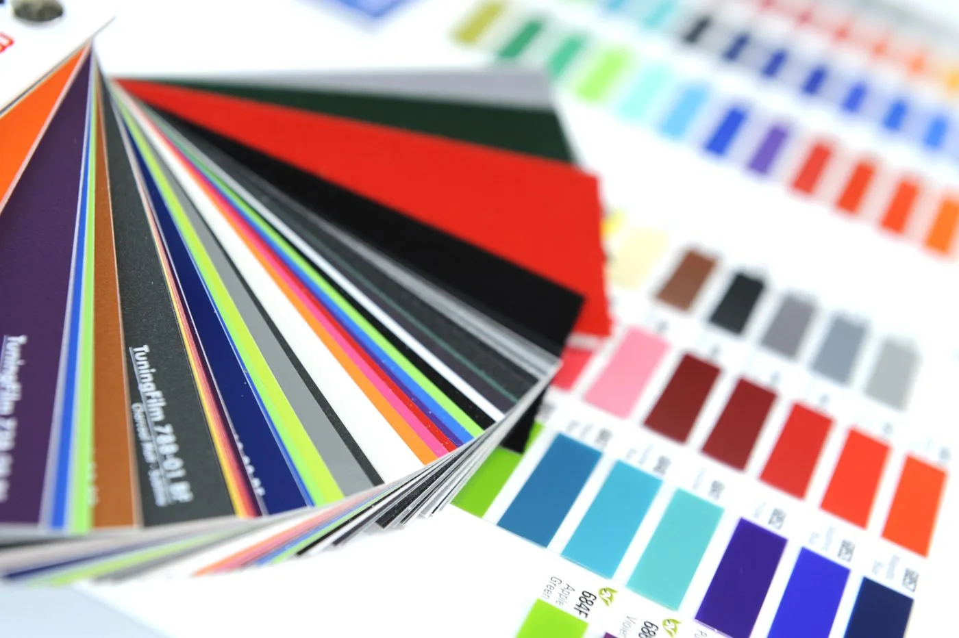 Muestrario de colores de vinilo de corte para rotulación en Aliplas