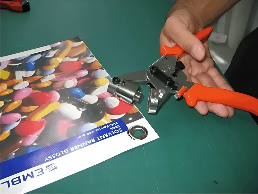 Olladora portátil Heppy 11 para colocar ollaos metálicos de 11 mm en lonas