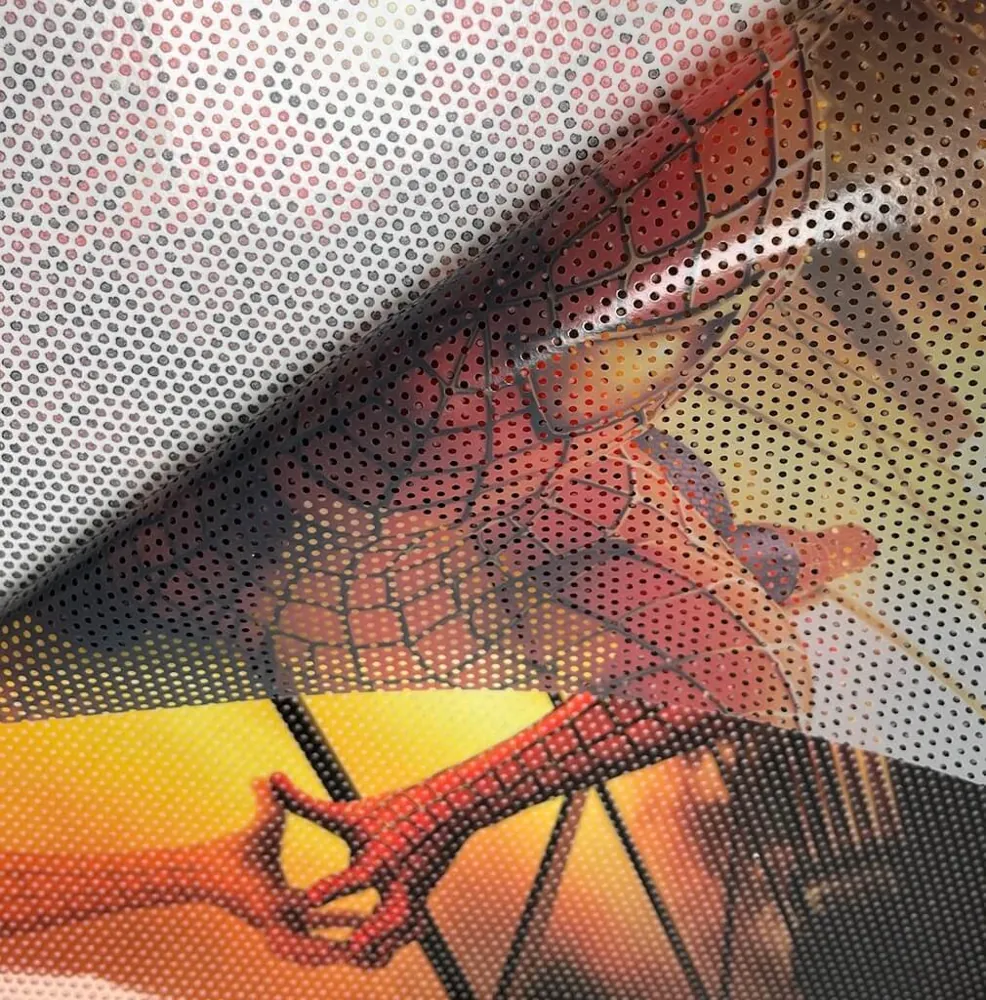 Vinilo microperforado doble visión NR1056 imprimible por ambas caras para escaparates